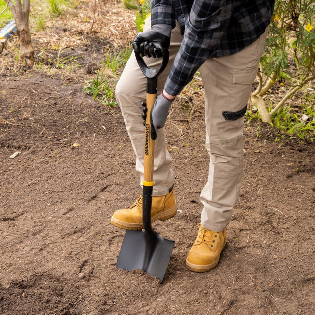 Garden Master Round Mouth Shovel With Short Timber Handle 20112485